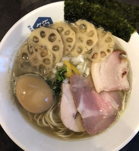 「特製煮干らーめん1150円➕レンコン50円」@西永福の煮干箱の写真