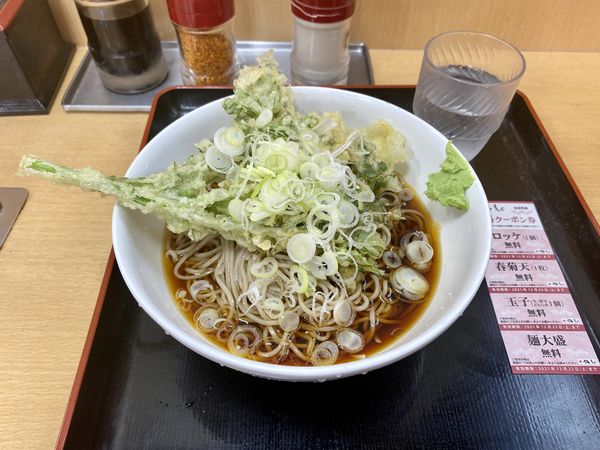 「冷やし春菊天そば250円+クーポン」@梅もと 船橋店の写真