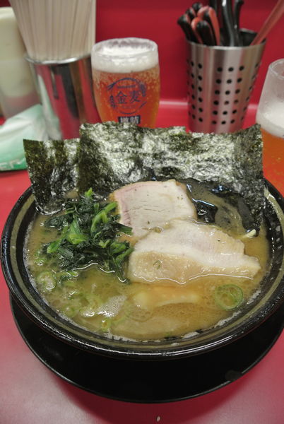 「ラーメン硬め薄目🍺２杯ネギ丼」@柏 王道家の写真