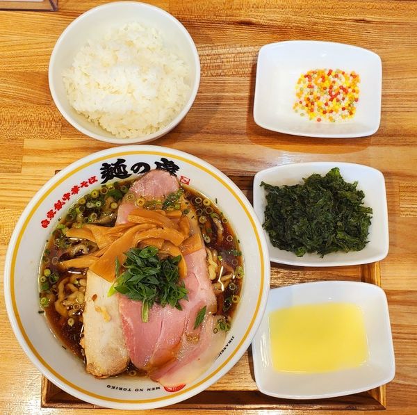 「しょうゆ中華そば(大盛)」@自家製中華そば 麺の虜の写真