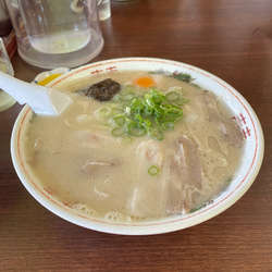 卵入りラーメン大盛り