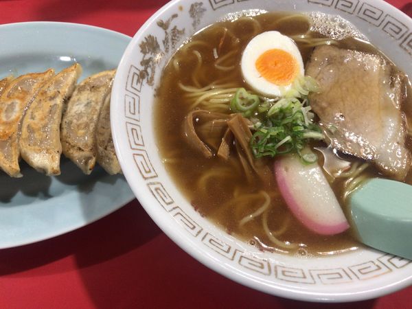 「ラーメン+餃子セット900円」@富士龍の写真