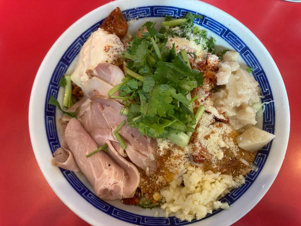 「【限定】よだれ鶏の冷やし中華(タイver)¥1100」@ジャンプの写真