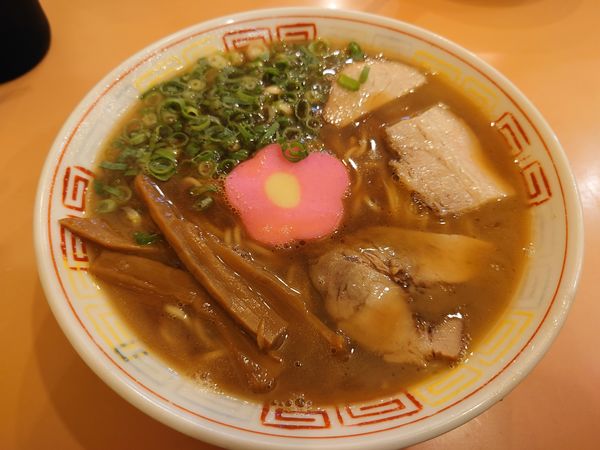 「中華そば650円＋早すし100円＋おでん各種100円&日本酒」@本家アロチ 丸高 中華そばの写真