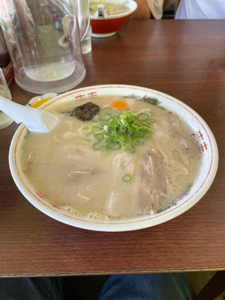 「卵入りラーメン大盛り」@来久軒の写真