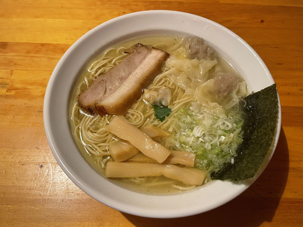 「ワンタン麺・塩900円」@貝出汁ラーめん クラムの写真