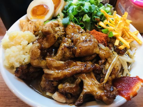 「旨辛ホルモンまぜそば 他 1,380円」@辛口炙り肉ソバ ひるドラ 鶴橋店の写真
