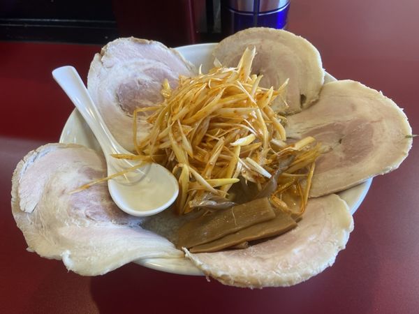 「しょうゆチャーシューめん 辛ねぎ 中盛り」@濃厚こってりら~めん つばめの写真