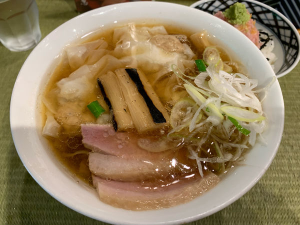 「鴨ワンタン麺＋トロたくチラシ」@らーめん 鴨to葱の写真