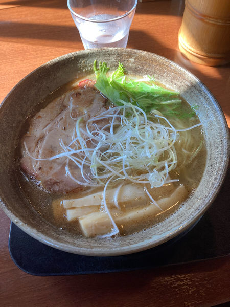 「純塩ラーメン中」@麺らいけんの写真