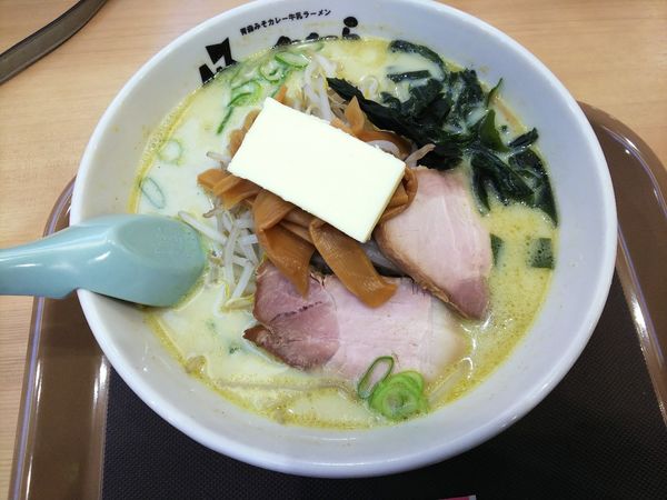 「塩カレー牛乳ラーメン 960円」@青森みそカレー牛乳ラーメン かわら 青森空港店の写真