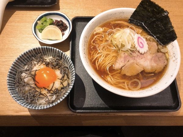 「中華そば+特製卵かけご飯」@中華そば 勝本の写真