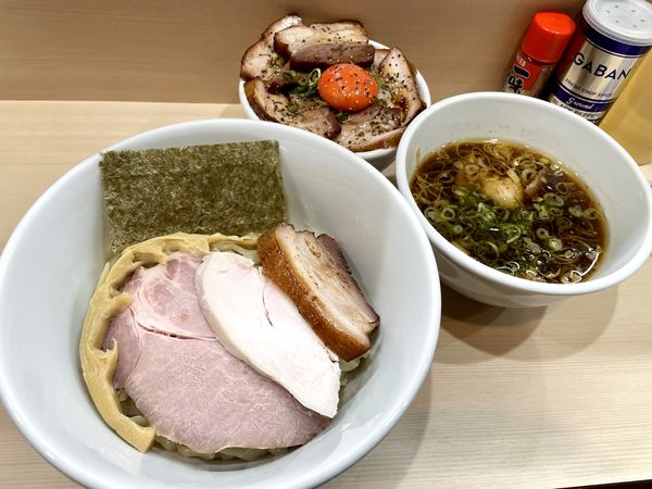 「【限定】手揉みつけそば＋吊し焼豚丼」@手揉み中華そば 中村の写真