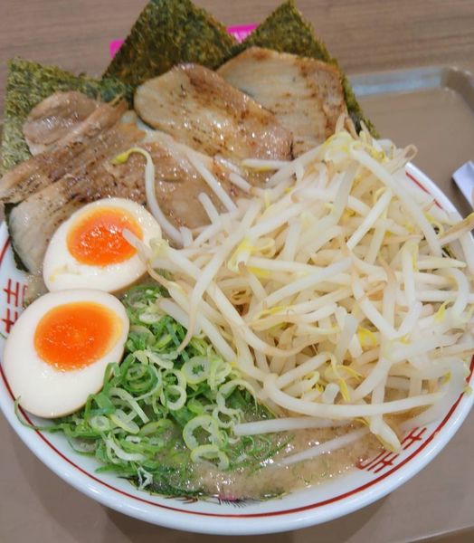 「炙りトロ肉チャーシュー麺＋煮卵」@博多だるま JAPAN 越谷レイクタウンカゼ店の写真