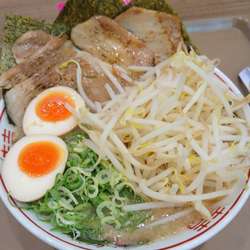 炙りトロ肉チャーシュー麺＋煮卵