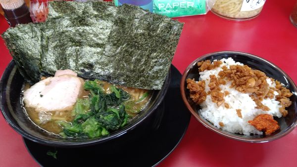 「ラーメン(並)¥700+のり¥100+ライス¥100-」@家系ラーメン 王道家の写真