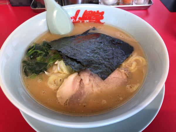「醤油ラーメン(普通、多め、濃いめ) 670円」@ラーメン山岡家 大泉店の写真