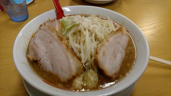 「らーめんしょうゆ850円+チャーシュー100円」@らーめん豚の道の写真