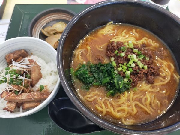 「担々麺とミニチャーシュー丼」@東我孫子カントリークラブの写真