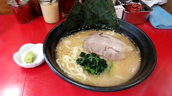 「らーめん（６８０円）＋塩変更（５０円）」@横浜家系  一二三家の写真