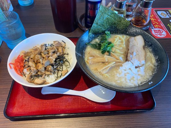 「濃厚豚骨ラーメン」@優勝軒 熊谷総本店の写真