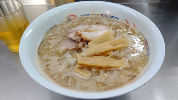 「ラーメン８００円」@ホープ軒 千駄ヶ谷本店の写真