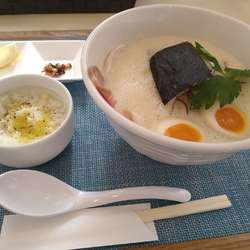 空飛ぶ鶏白湯セット(¥1000)