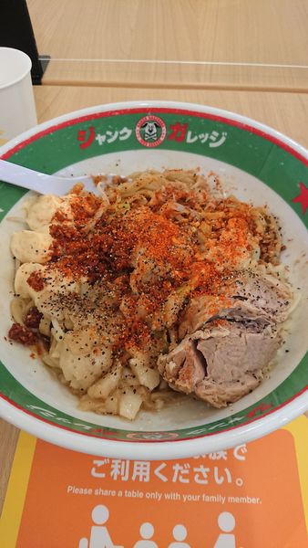 「まぜそば」@ジャンクガレッジ イオンレイクタウンmori店の写真