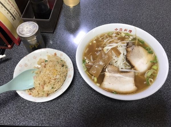 「ラーメン半チャーハン750円」@中国料理 龍苑の写真