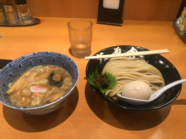 「生七味つけ麺味玉入り」@六厘舎の写真