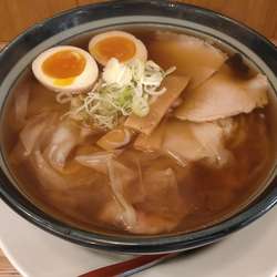 ワンタンメン　煮玉子入り