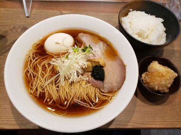 「だし麺醤油+味玉+唐揚げ（クーポン）」@だし麺屋 ナミノアヤの写真