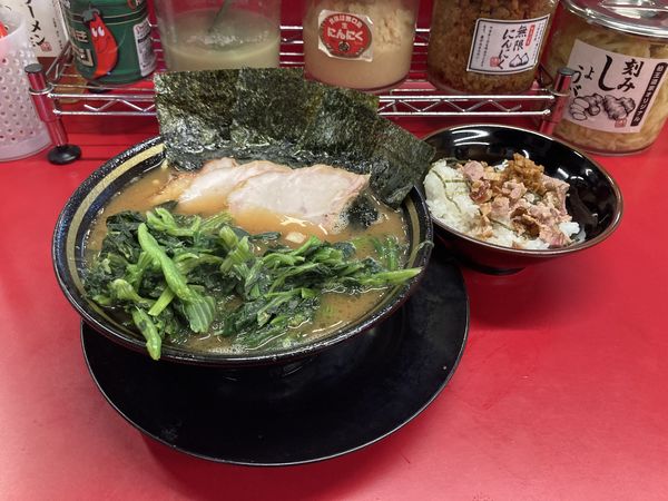 「チャーシューメン＋青菜＋半チャーシューまぶし＋金麦」@柏 王道家の写真