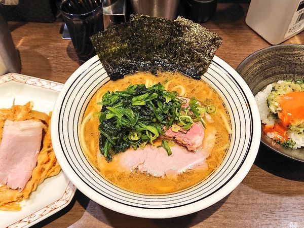 「【限定】鴨と豚骨の正油ラーメン、など」@八咫烏の写真