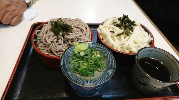 「合い盛りざる」@びっくりうどん 三好野の写真