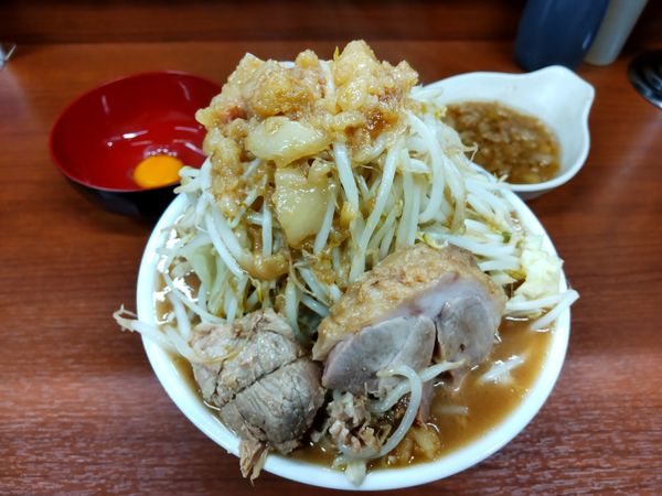 「ラーメン350g 生卵 ヤサイ増し、アブラとでん」@どでん 西川口店の写真