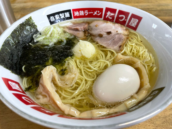 「磯塩ラーメン800円、煮玉子100円、倉島バター100円」@地鶏ラーメン たつ屋の写真