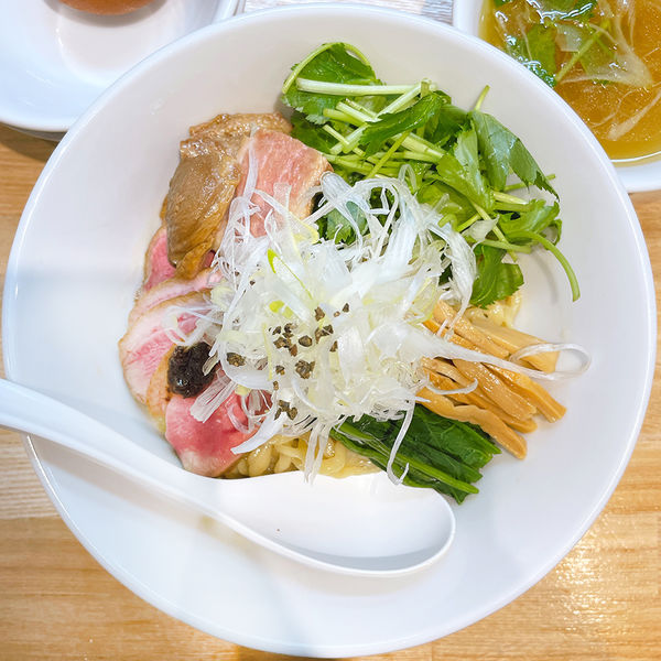 「鴨と鶏の油ソバ チャーシュー増 ミニスープ付き」@中華ソバ ビリケンの写真