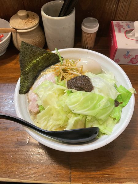 「熟成練り醤油ラーメン＋味玉＋茹でキャベツ」@『   』（無銘）の写真