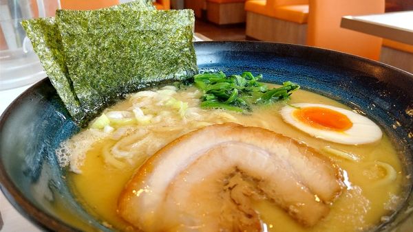 「#ランチセット #醤油豚骨 #並 #肉飯 #950円」@横浜家系ラーメン ゴル家 長津田店の写真