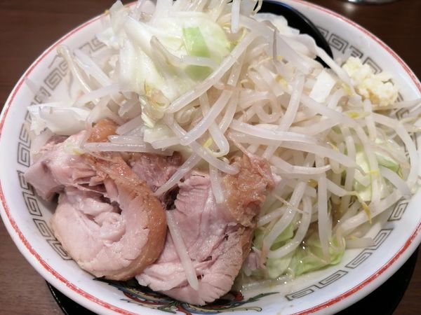 「ミニラーメン(730円)にんにく少なめ野菜まし」@豚山 横浜西口店の写真