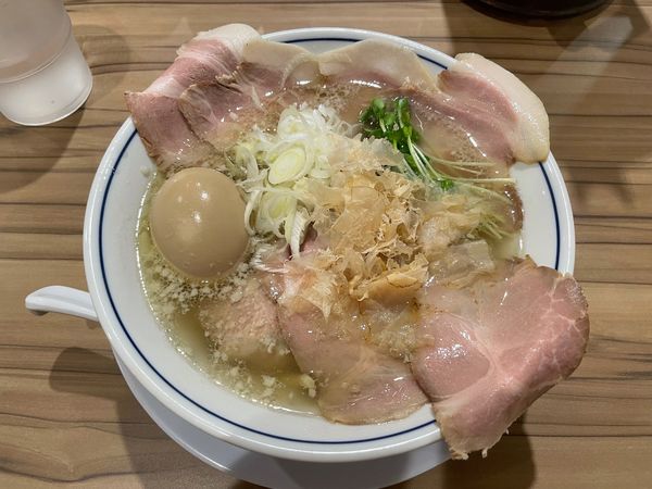 「塩チャーシューめん　煮卵」@らーめん鱗 西中島店の写真