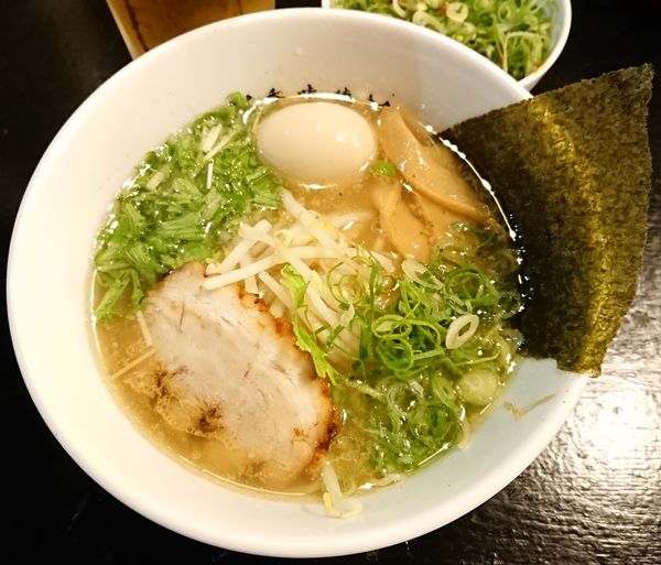 「香味徳＋味玉＋九条ねぎ＋よく冷えた生ビール中」@牛骨ラーメン 香味徳の写真