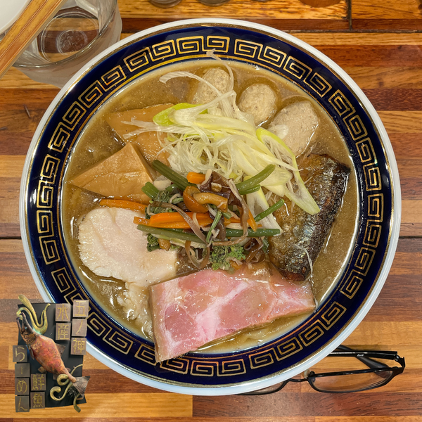 「秋刀魚ビター手揉み麺醤油らーめん」@鮮魚らーめん 五ノ神水産の写真