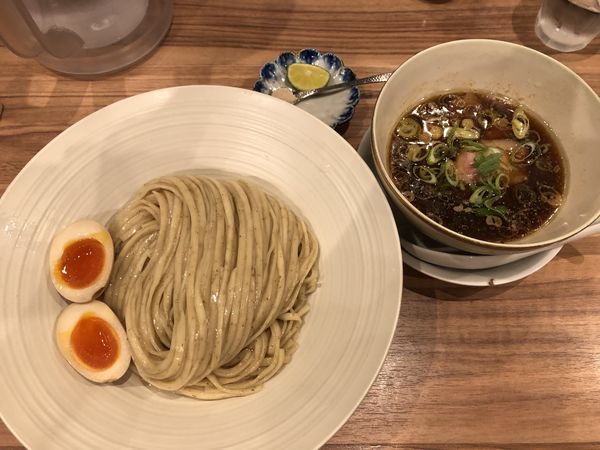 「醤油つけ1200円➕中盛100➕味玉(無料クーポン)」@麺処 ほん田 秋葉原本店の写真