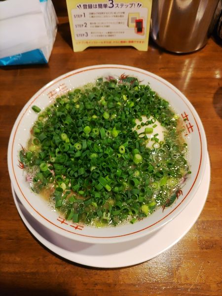 「豚骨ラーメン(ﾊﾞﾘｶﾀ)+味玉+ネギ+替玉２回  ｷｸﾗｹﾞ抜」@ラーメン池田の写真
