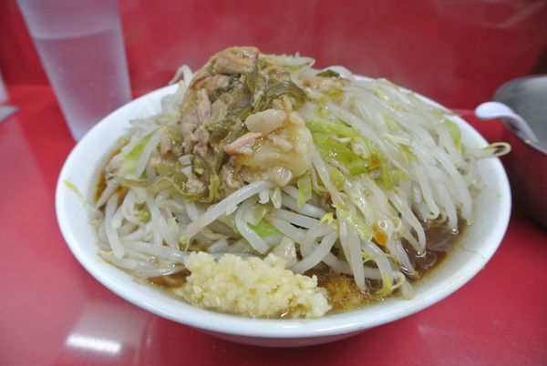 「小700円NA生卵50円」@ラーメン二郎 越谷店の写真