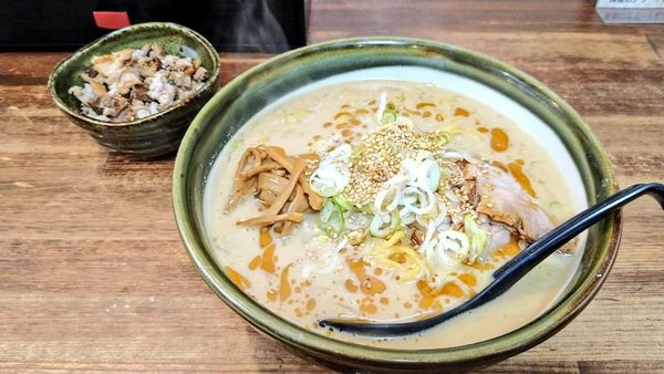 「胡麻味噌ラーメン+挽肉(クーポン)」@ラーメン郷の写真
