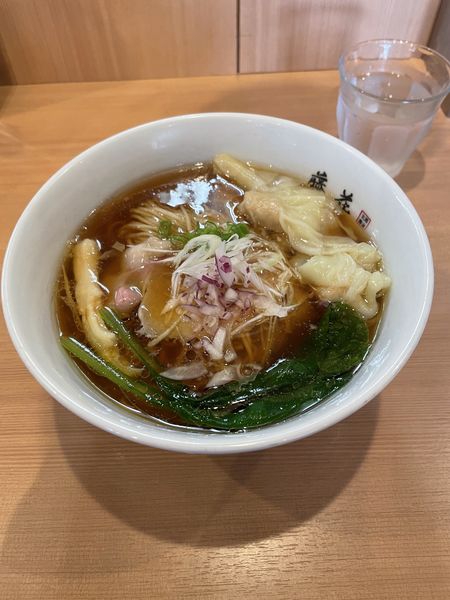「醤油ワンタン麺大盛り」@支那蕎麦屋 藤花の写真