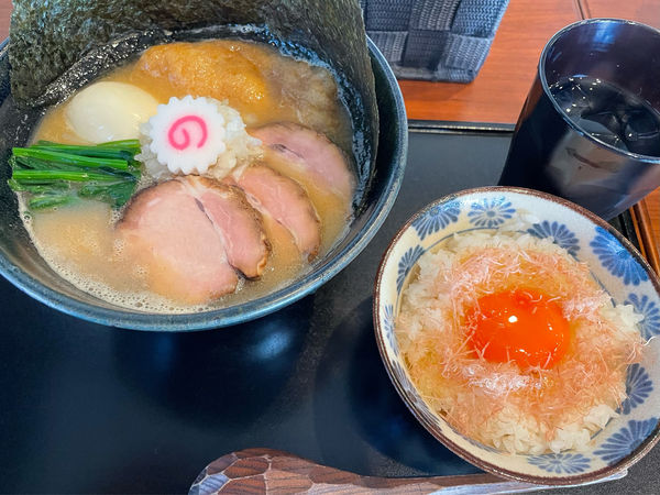 「濃厚特製中華蕎麦+卵かけご飯」@中華蕎麦 きつねの写真